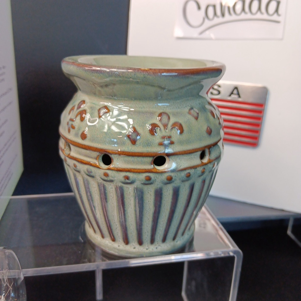 SCENTSY Warmer CHARLEMAGNE Plug-In Warmer Retired Blue/Brown Artisan/Used BOX CN - Picture 8 of 16